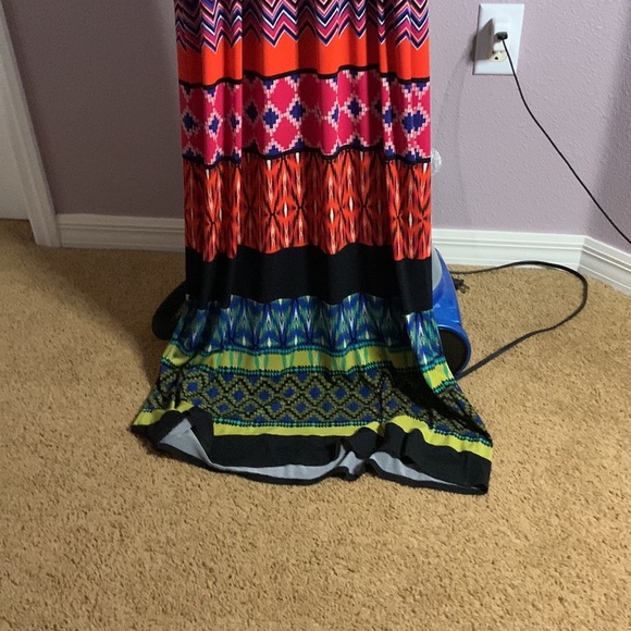 Maxi - Picture 2 of 4